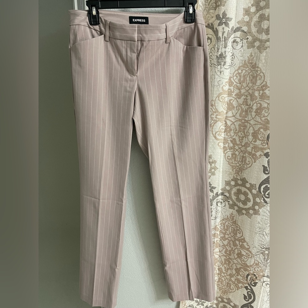 Express women’s blush pink pinstripe SZ 6 barely boot low rise editor pants